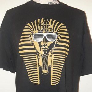 Black Tee Pharaoh graphic